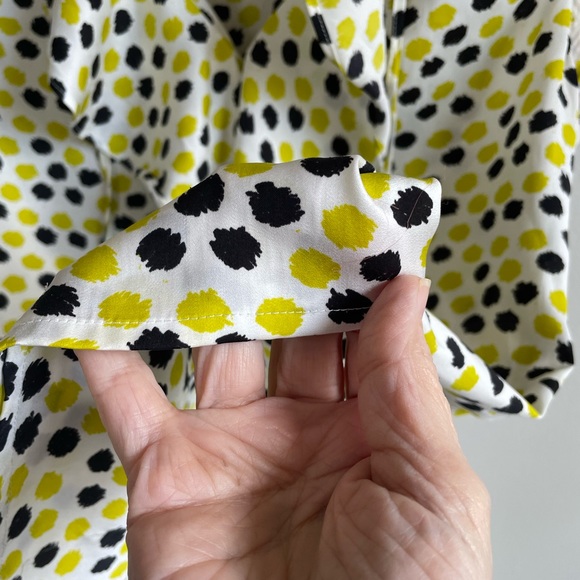 BLACK YELLOW GREEN SLEEVELESS BLOUSE TOP RUFFLES TIE FRONT PETITE DOTS SPRING - Picture 6 of 9